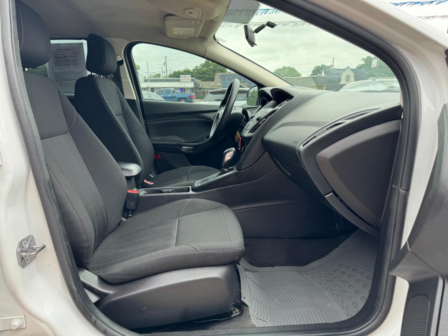 2018 WHITE /Gray FORD FOCUS SE 4dr Hatchback (1FADP3K25JL) with an 2.0L I4 engine, Automatic 6-Speed transmission, located at 5900 E. Lancaster Ave., Fort Worth, TX, 76112, (817) 457-5456, 0.000000, 0.000000 - This is a 2018 Ford Focus SE 4dr Hatchback that is in excellent condition. There are no dents or scratches. The interior is clean with no rips or tears or stains. All power windows, door locks and seats. Ice cold AC for those hot Texas summer days. It is equipped with a CD player, AM/FM radio, AUX p - Photo#15